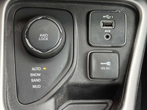 Used 2019 Jeep Compass Latitude image 30