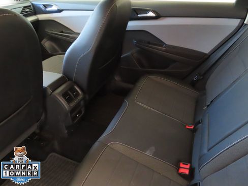 Certified 2022 Volkswagen Taos SE FWD image 23