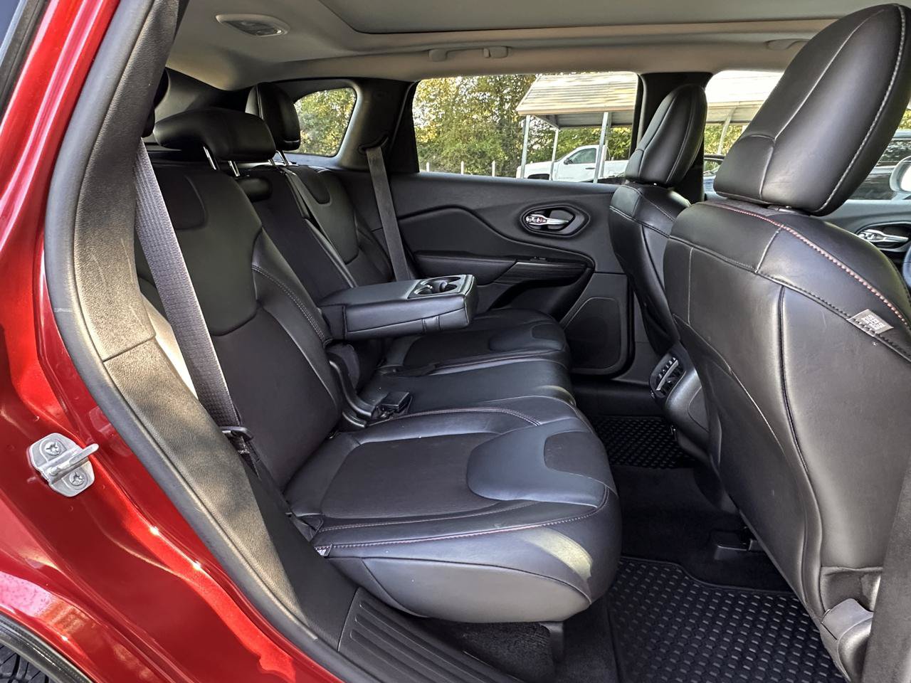 Used 2014 Jeep Cherokee Trailhawk w/ Comfort/Convenience Group AWD/4WD image 16