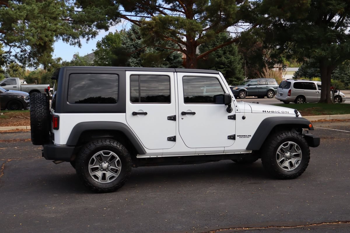 Used 2015 Jeep Wrangler Unlimited Rubicon w/ Connectivity Group AWD/4WD image 4