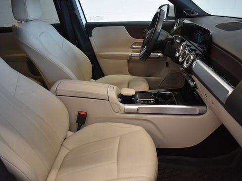 Used 2022 Mercedes-Benz GLB 250 4MATIC image 21