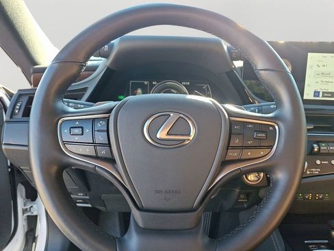 Used 2025 Lexus ES 300h w/ Premium Package image 19