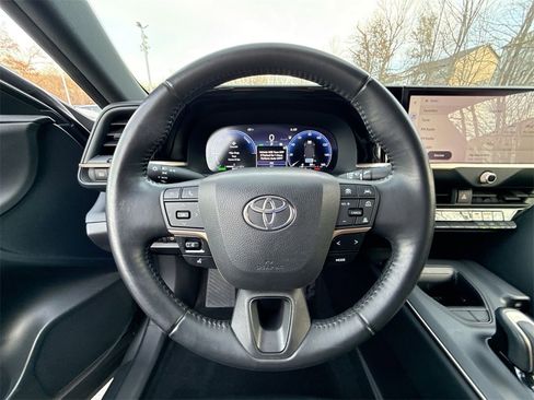 Used 2023 Toyota Crown XLE image 11