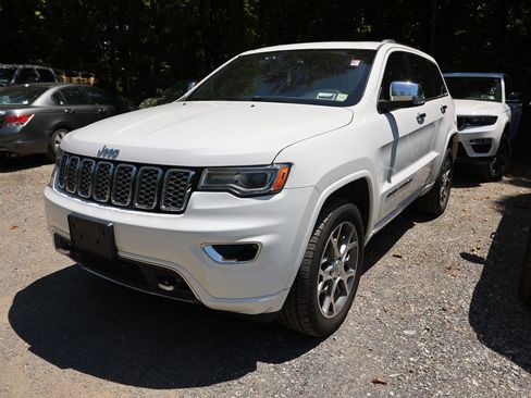Used 2020 Jeep Grand Cherokee Overland AWD/4WD image 3