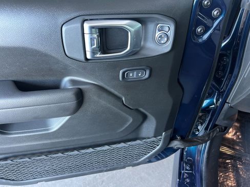 Used 2025 Jeep Gladiator Rubicon w/ Convenience Group image 20