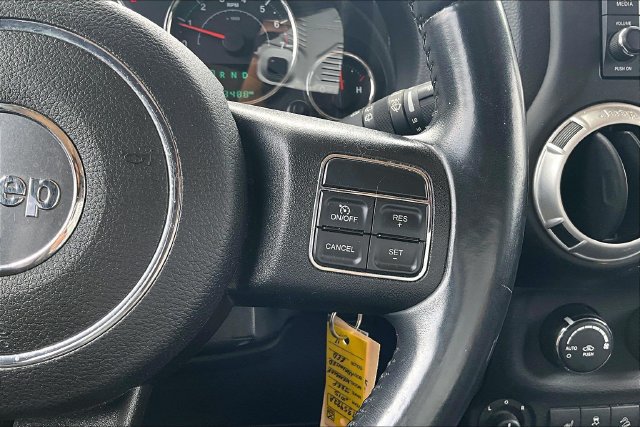 Used 2015 Jeep Wrangler Unlimited Sahara w/ Connectivity Group AWD/4WD image 12