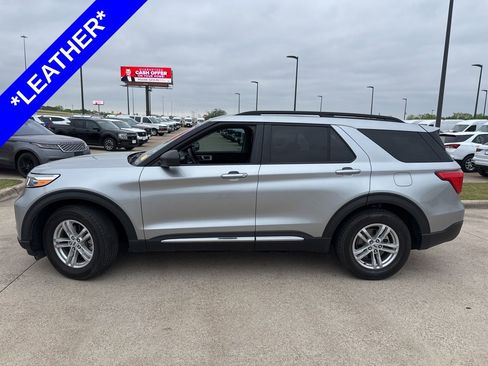 Used 2023 Ford Explorer XLT w/ Equipment Group 202A image 3