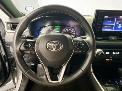 Used 2022 Toyota RAV4 SE image 17