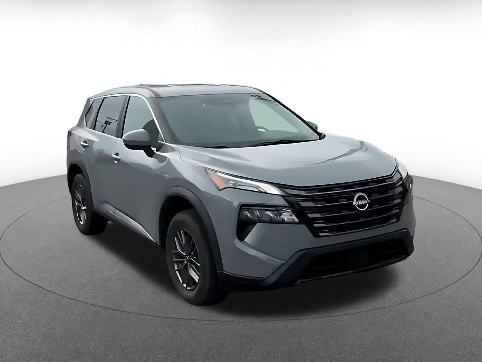 Used 2026 Nissan Rogue SV FWD image 2