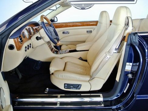 Used 2009 Bentley Azure RWD image 12