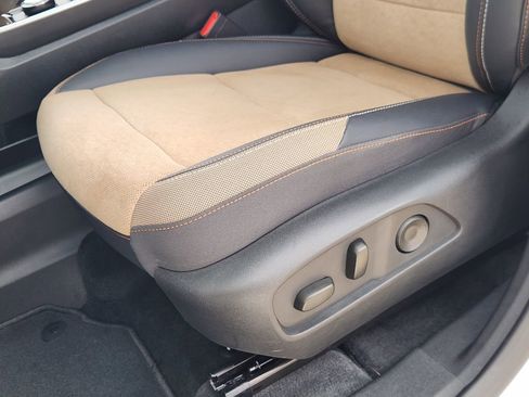 Used 2025 Chevrolet Equinox ACTIV w/ Safety and Technology Package FWD image 22