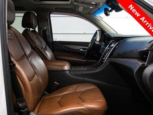 Used 2019 Cadillac Escalade Luxury image 13