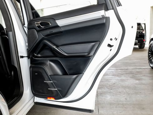 Used 2015 Porsche Cayenne Turbo w/ Premium Plus Package image 41