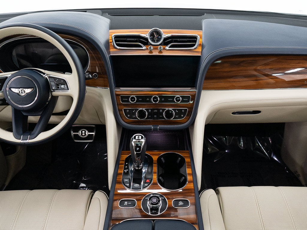 Certified 2022 Bentley Bentayga AWD/4WD image 31