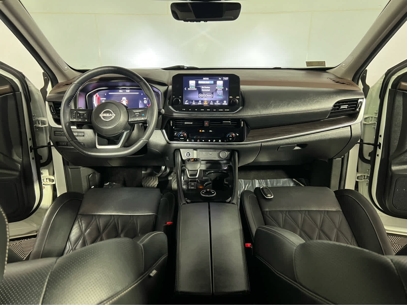 Used 2023 Nissan Rogue Platinum w/ Platinum Premium Package AWD/4WD image 10