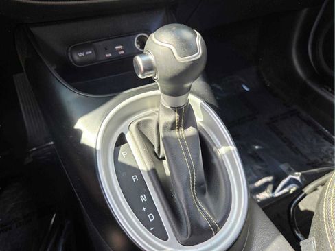 Used 2016 Kia Soul + FWD image 23