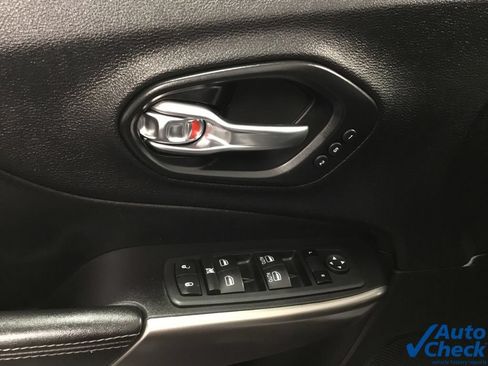 Used 2020 Jeep Cherokee Limited AWD/4WD image 22