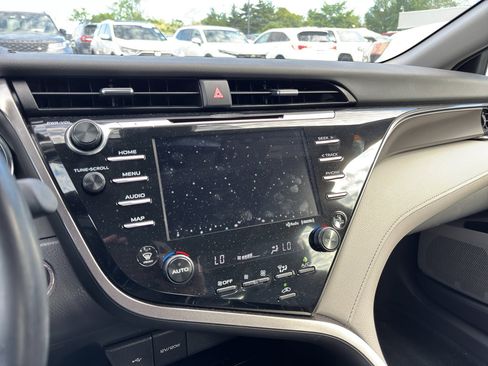 Used 2020 Toyota Camry XSE image 8