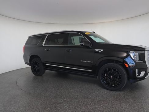 Used 2022 GMC Yukon XL Denali image 25