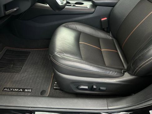 Used 2021 Nissan Altima 2.5 SR w/ SR Premium Package image 12