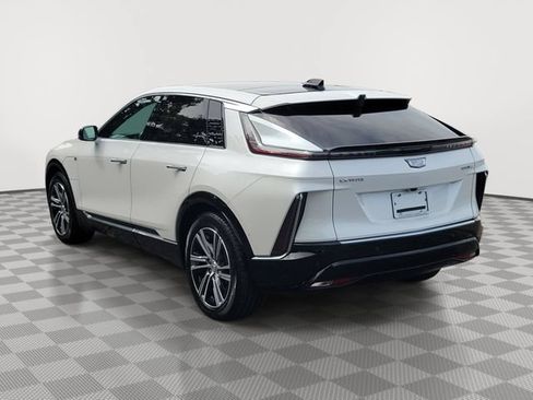 Used 2024 Cadillac Lyriq Luxury AWD/4WD image 6