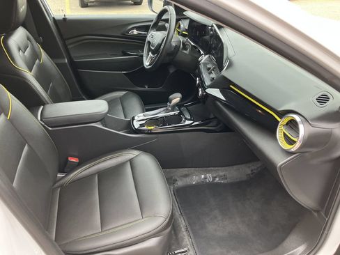 Used 2025 Chevrolet Trax ACTIV w/ Driver Confidence Package FWD image 15