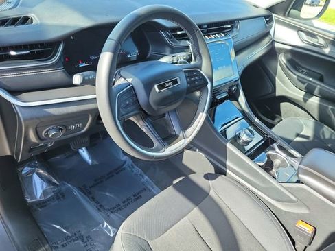 Used 2023 Jeep Grand Cherokee L Laredo RWD image 21