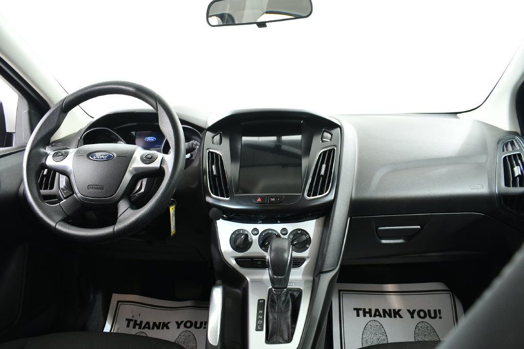 Used 2013 Ford Focus SE w/ SE Winter Pkg FWD image 7