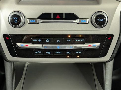 Certified 2023 Ford Explorer XLT AWD/4WD image 17