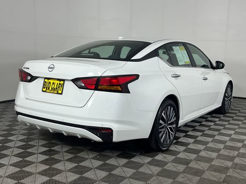 Used 2025 Nissan Altima 2.5 SV FWD image 5