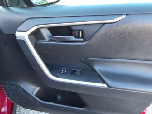 Used 2021 Toyota RAV4 LE w/ Carpet Mat Package (TMS) AWD/4WD image 29