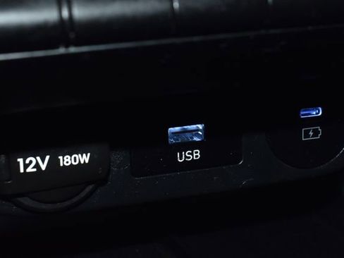 Used 2025 Hyundai Elantra Limited image 27