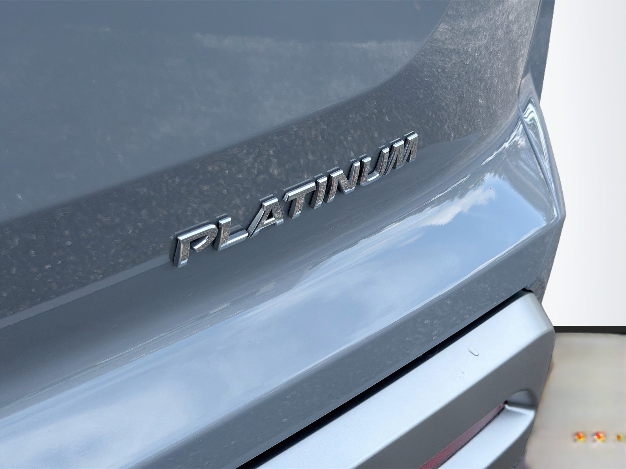 Used 2024 Nissan Pathfinder Platinum FWD image 11