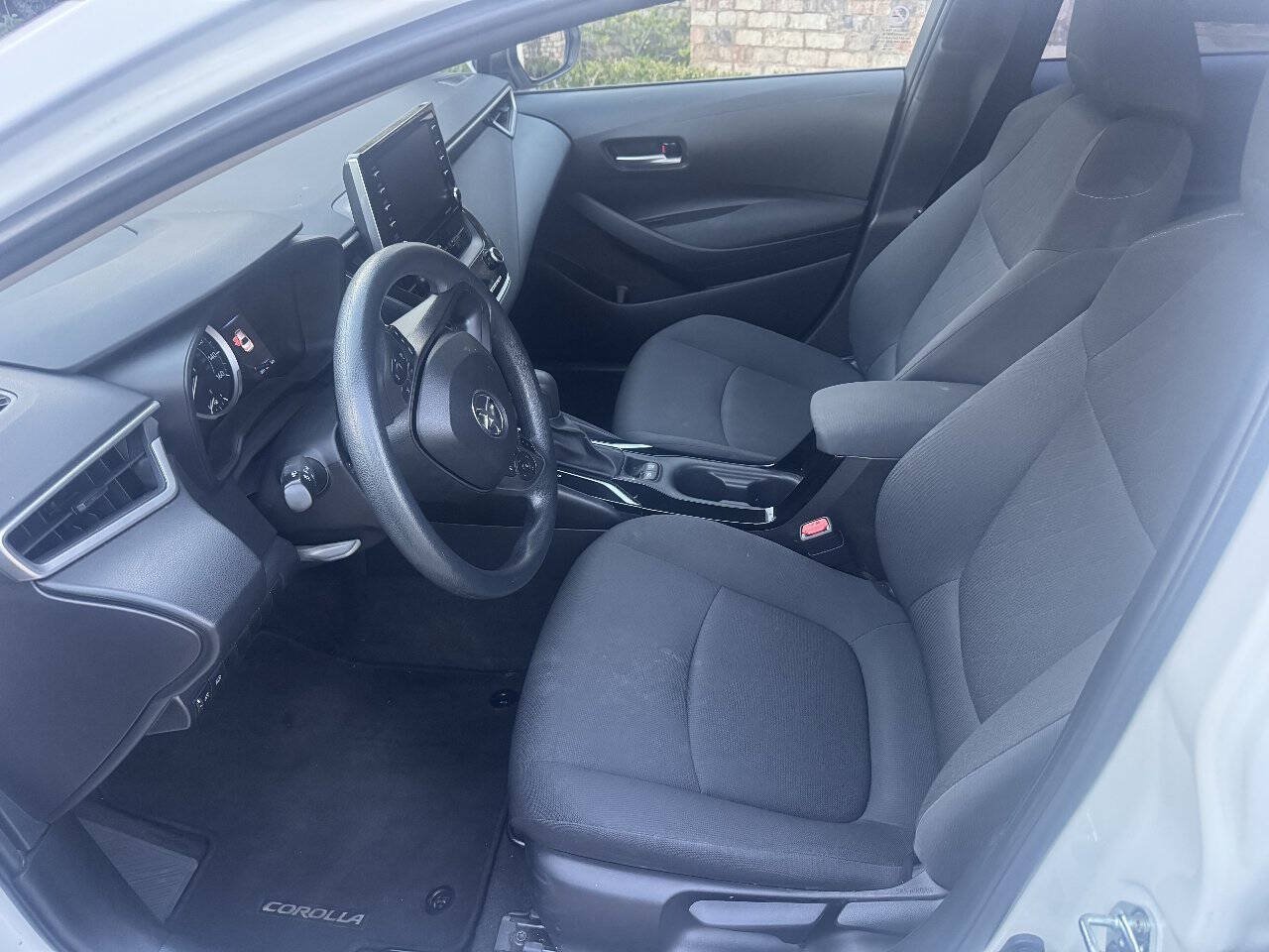 Used 2021 Toyota Corolla LE w/ Carpet Mat Package (TMS) FWD image 11