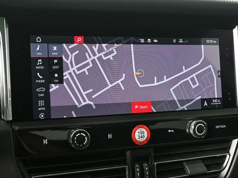 Certified 2025 Porsche Macan image 13