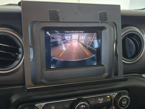 Used 2023 Jeep Gladiator Sport AWD/4WD image 12