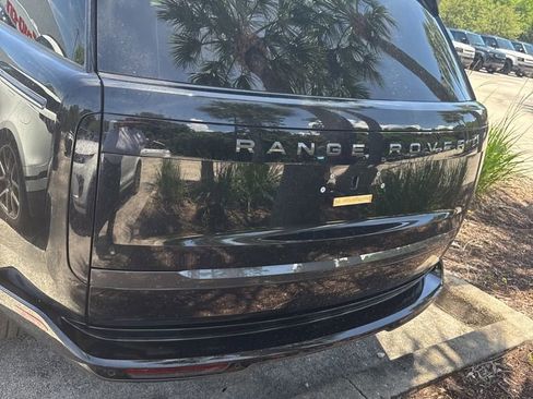 Used 2025 Land Rover Range Rover Long Wheelbase SE AWD/4WD image 5