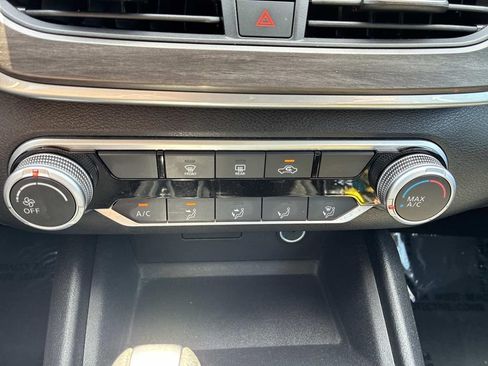 Used 2025 Nissan Altima 2.5 SV FWD image 37