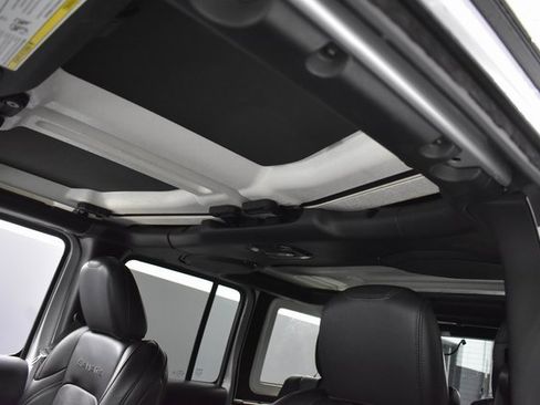 Used 2022 Jeep Wrangler Unlimited Sahara w/ Cold Weather Group image 17