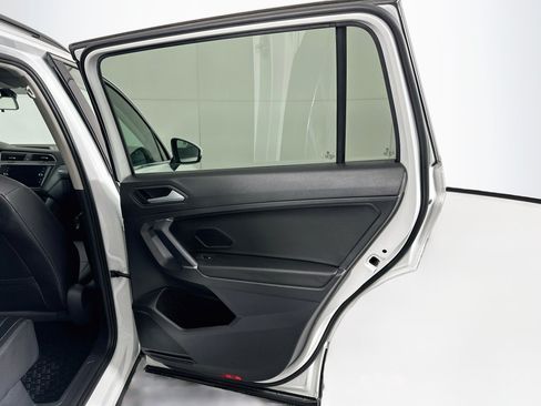 Used 2020 Volkswagen Tiguan SE w/ Panoramic Sunroof Package FWD image 29