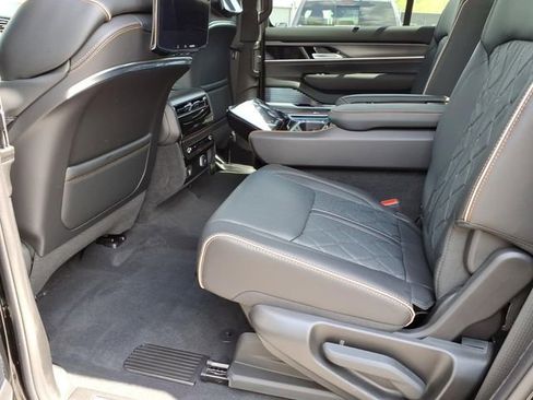 New 2026 Jeep Grand Wagoneer Summit AWD/4WD image 10