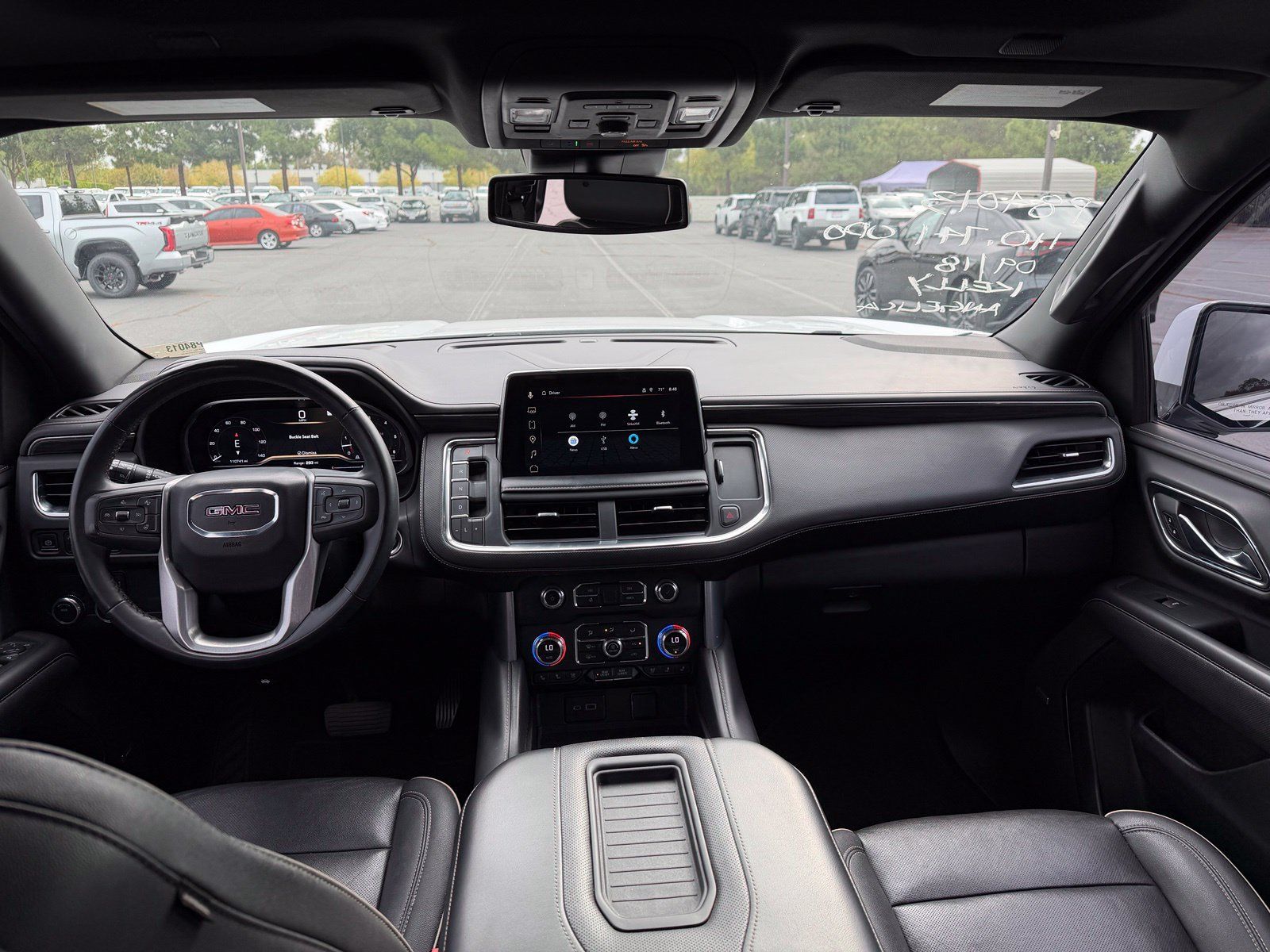 Used 2023 GMC Yukon XL SLT w/ SLT Premium Package RWD image 4