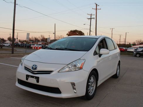 Used 2012 Toyota Prius V Two image 12