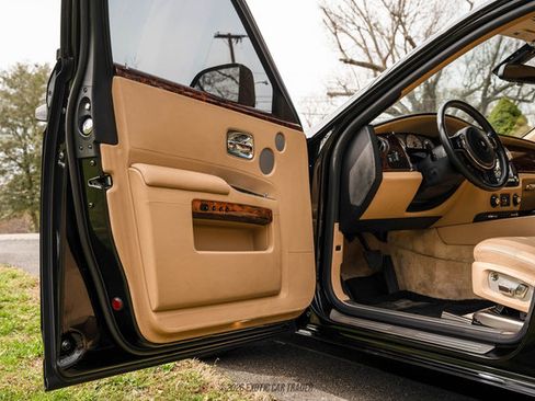 Used 2014 Rolls-Royce Ghost image 27