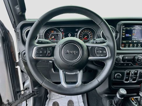 Used 2018 Jeep Wrangler Unlimited Sahara AWD/4WD image 12