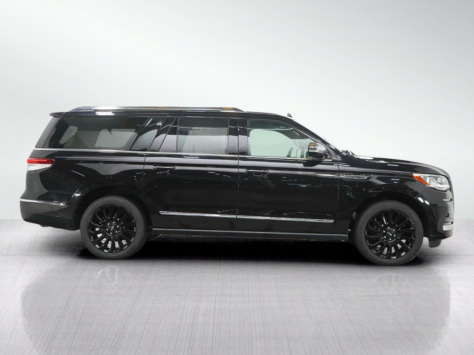 Used 2024 Lincoln Navigator L Black Label AWD/4WD image 7