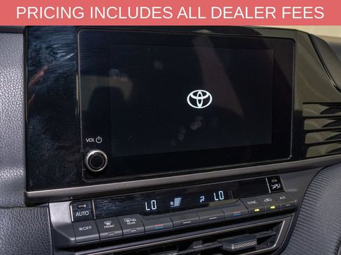 Used 2025 Toyota Camry SE FWD image 12