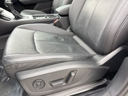 Used 2020 Audi Q3 2.0T Premium w/ Convenience Package AWD/4WD image 34
