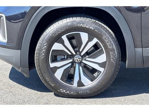 Used 2024 Volkswagen Atlas SE image 32