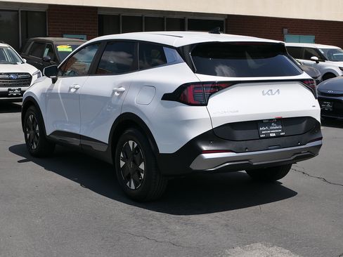Certified 2026 Kia Sportage LX FWD image 5